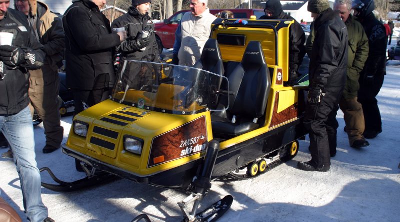 This Ski-doo Elite 450 LC by Bombardier, built in 1980, was a popular conversation piece at the 2019 Old Sled Run. This one has power steering. Photo by Jake Davies