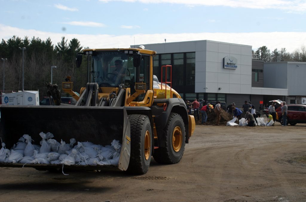 Official say more than 100 volunteers, many new, were hard at work in Constance Bay by noon today. Photo by Jake Davies﻿