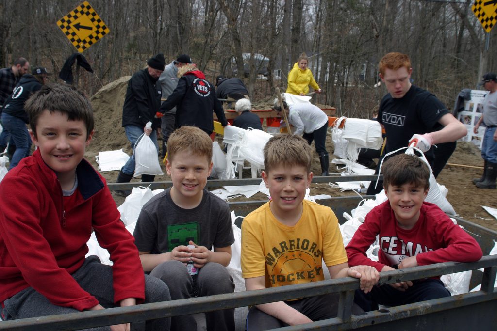 From left, Willola Beach residents Kayso Thompson, 9, Landon Dods, 9, Colton Dods, 11 and Keifer Thompson, 8, volunteered their Easter Sunday transporting sanbags to homes along the Ottawa River. Photo by Jake Davies