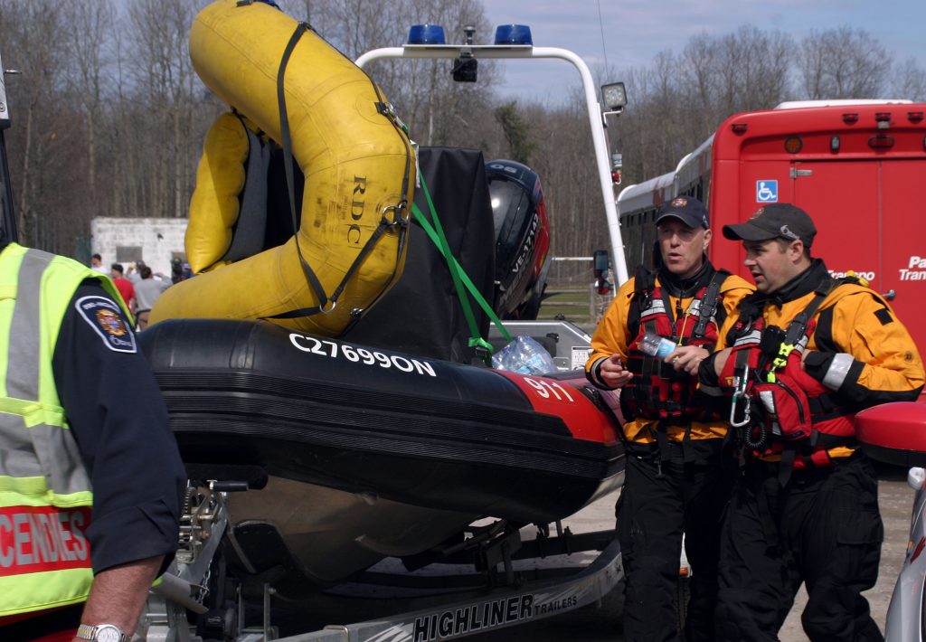 City of Ottawa water rescue personal are entrenched at the Constance Bay sandbagging station. Photo by Jake Davies﻿