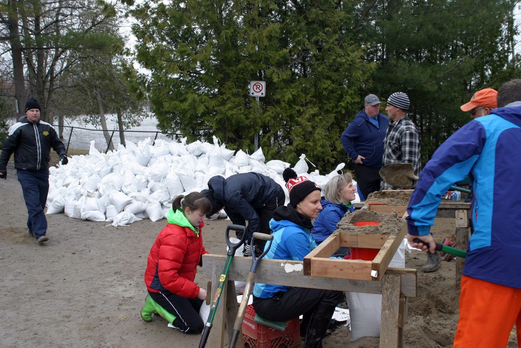 About 20 volunteers were sandbagging in MacLaren's Landing yesterday. They are sharing their stockpile with their neighbours in Willola Beach. Photo by Jake Davies﻿