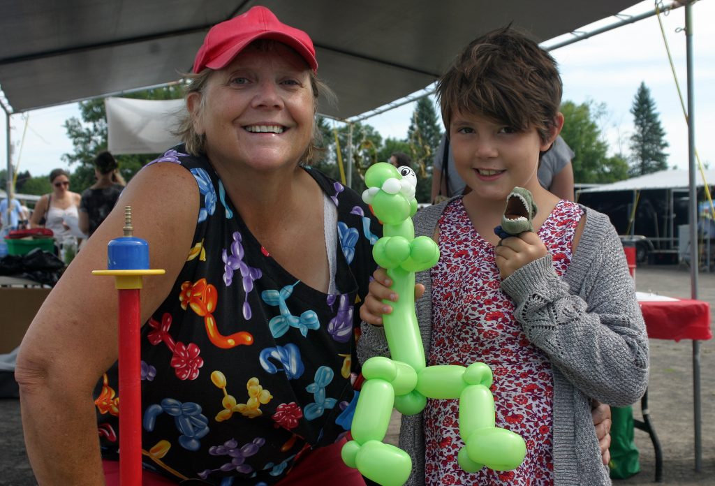 Ms. Twisty, Charlene Johnston, was on hand spinning up a balloon dinosaur for Eve Leavoy-Davies. Hey, pretty good, looks just like Veloci. Photo by Jake Davies