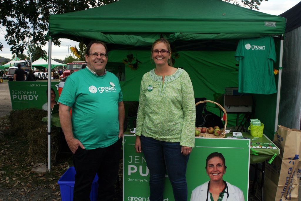 From left, volunteer Mark Small and Green candidate Dr. Jemifer Purdy. Photo by Jake Davies﻿