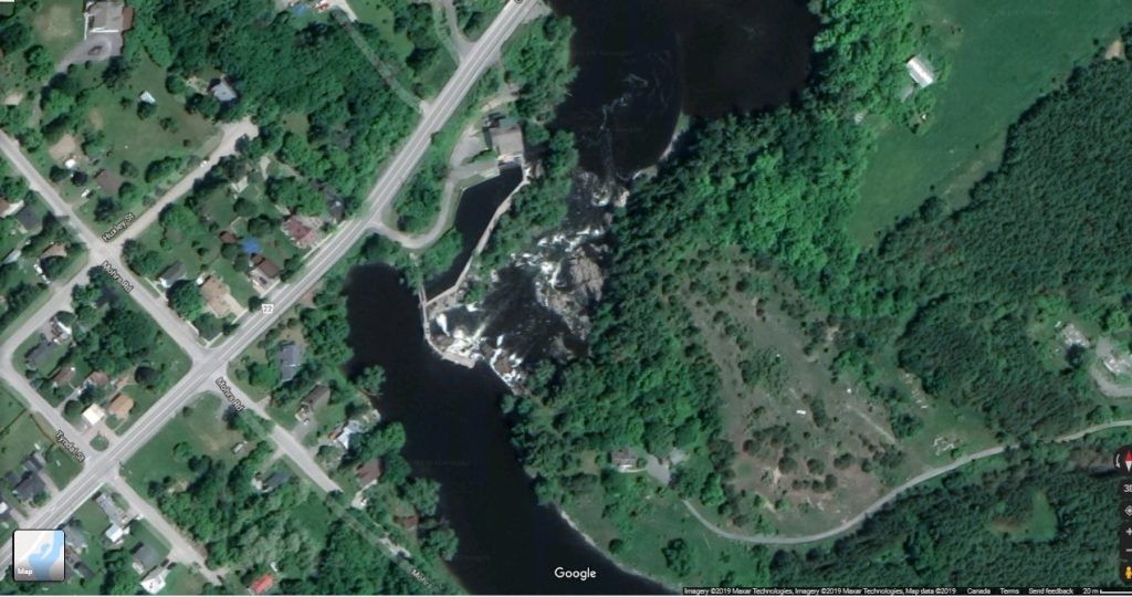 The Galetta dam, pictured above, shows the Mississippi River can freely flow to the right of the dam. Courtesy Google Maps