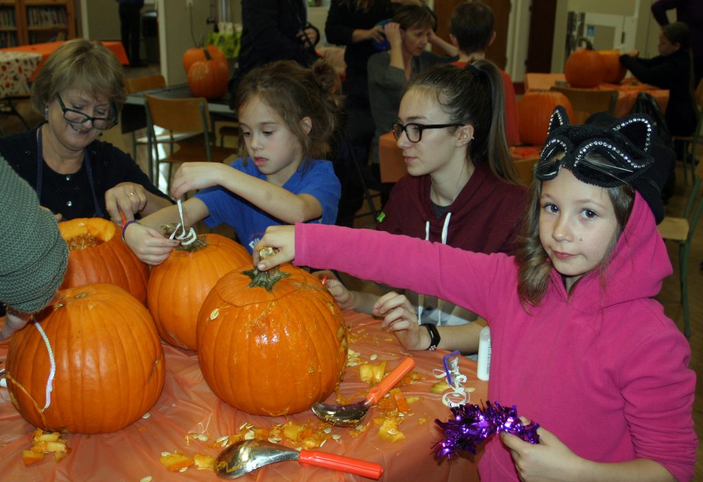 From left, parish church warden Gillian Mattock, Hannah, 7, Natasha Cavanaugh and Lexi, 7, work on their pumpkins. Photo by Jake Davies﻿