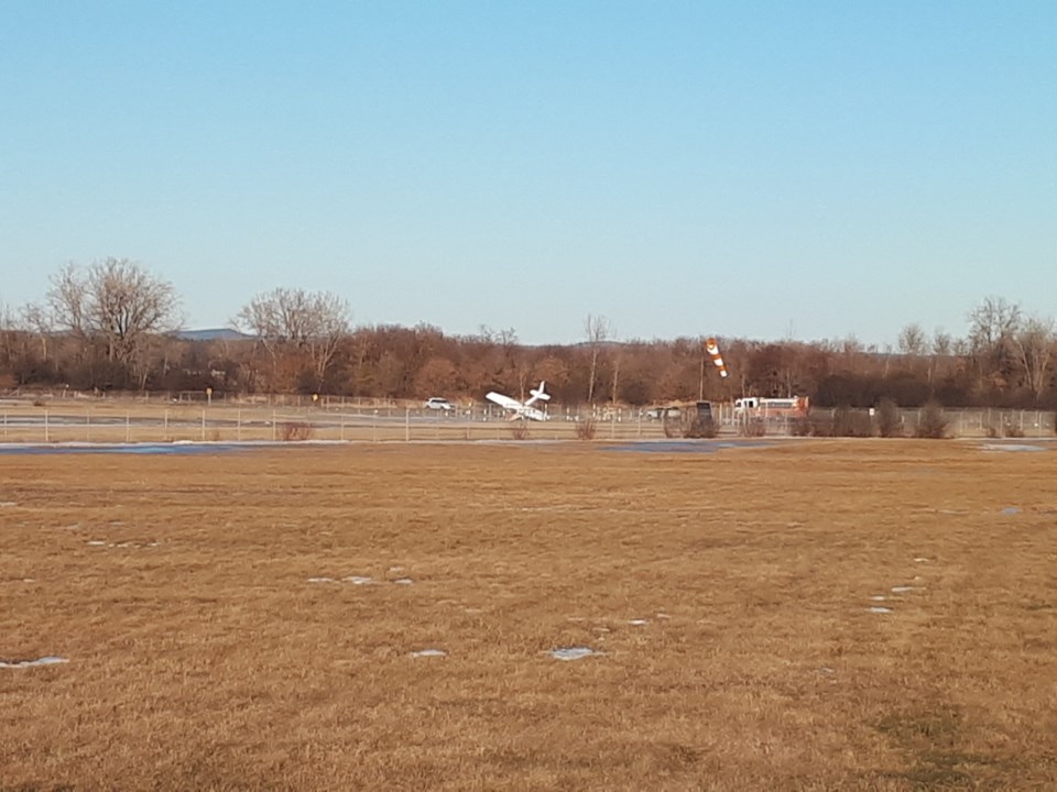 A plane came up short of the runway in Rockcliffe Saturday. Courtesy Steph Willems/Twitter