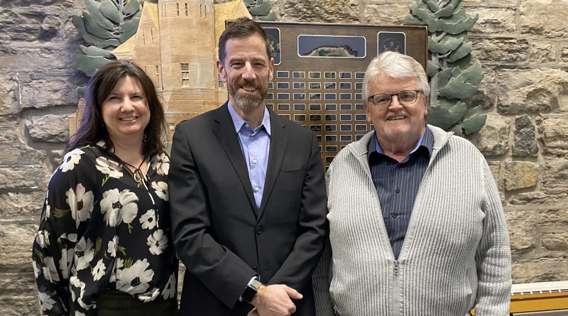 Lyft’s General Manager for Ottawa, Rob Woodbridge, centre, and the Town of Arnprior’s Mayor Walter Stack, right, worked collaboratively to help expand Lyft’s services to Arnprior. Courtesy Lyft