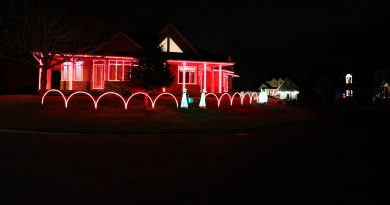 A photo of a Glenn Castle home decorated for Christmas.