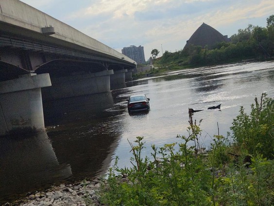 A photo of the car in the river.