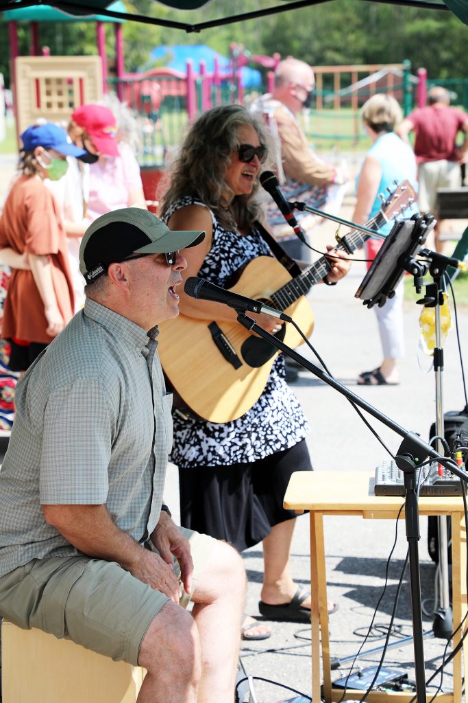 Musicians play at the picnic.