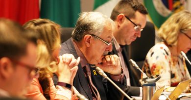A photo of Eli El-Chantiry at the council table in 2019.