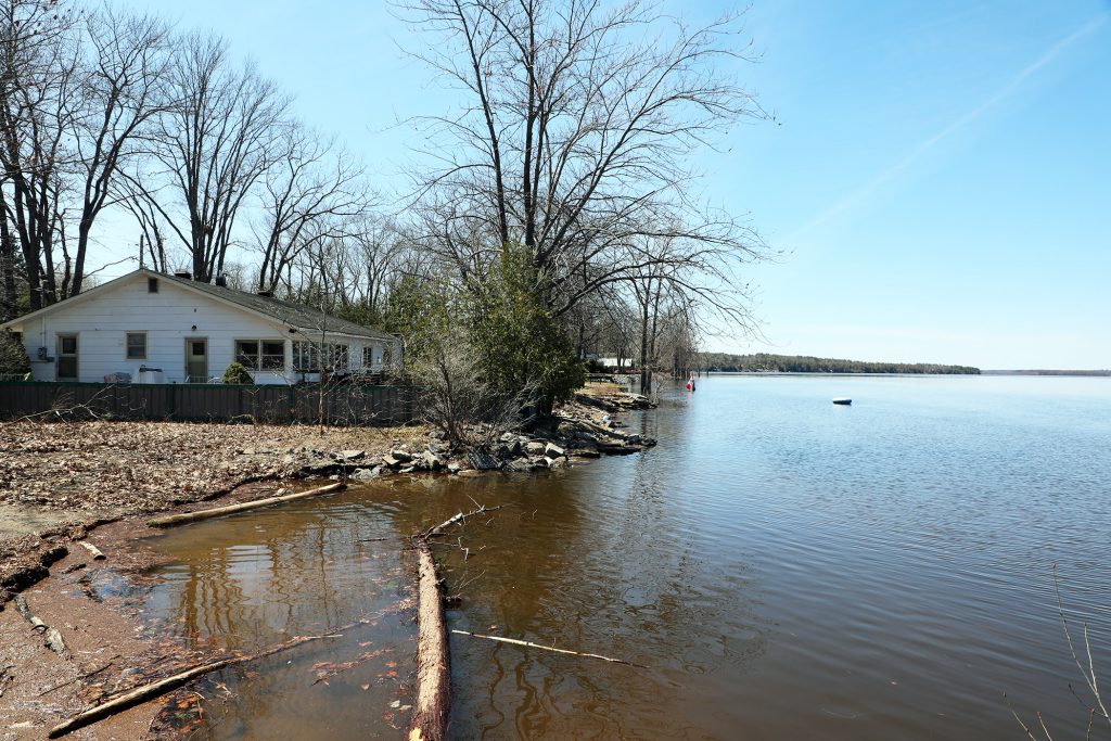 A photo of the Constance Bay shoreline.