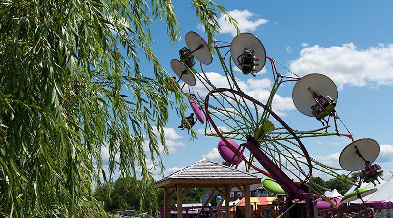 A photo of an amusement ride.