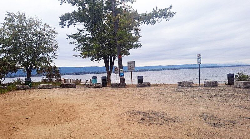 A photo of the Ottawa River access point.