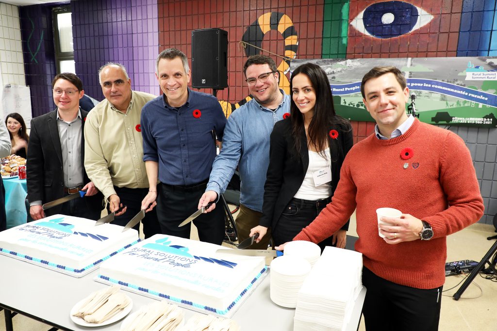 Six politicians cut a cake.