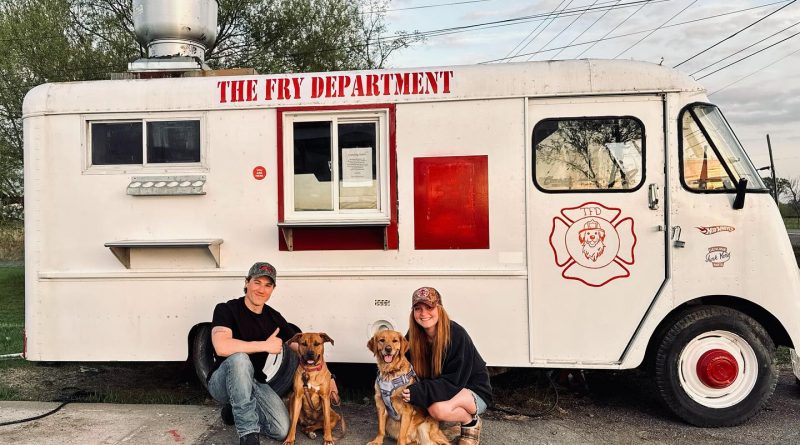 A photo of a food truck.