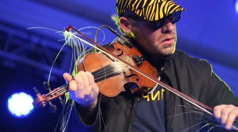 A photo of a fiddler.