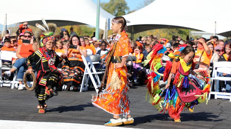 Three younf performers do a dance.