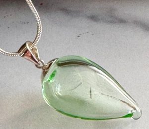 A photo of a glass bead.