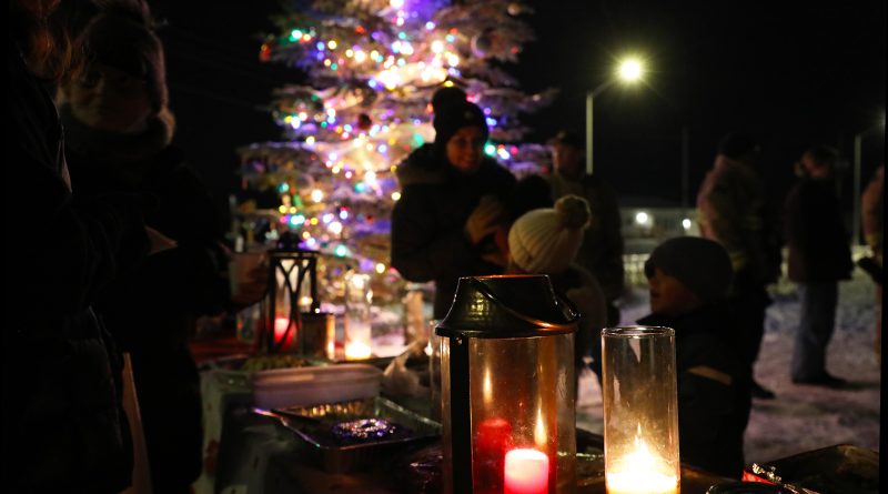 A photo of a decorated tree.