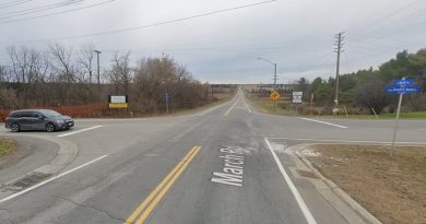 A photo of an intersection.