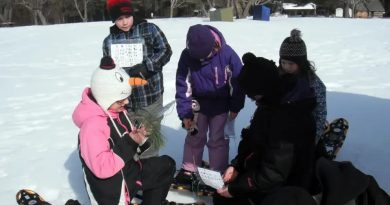 A photo of kids discovering in the winter.
