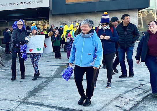 A group of people get ready to walk.
