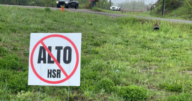 A photo of a no Alto sign.