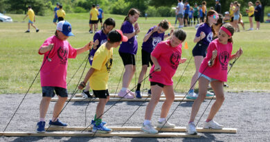 Kids take part in a plank race.